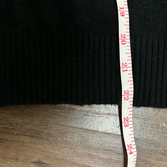 J. Crew Crewneck Sweater with Jeweled Buttons in Black. Size L - Picture 11 of 11